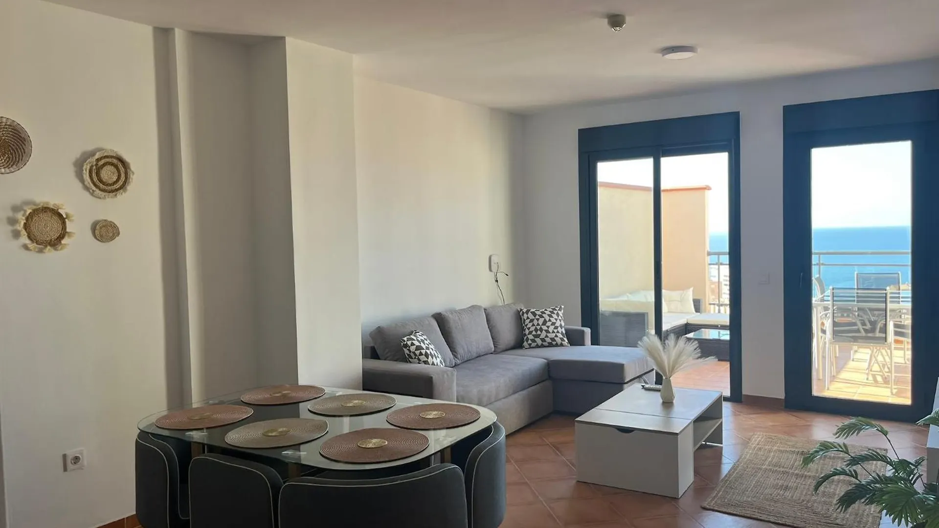 Espacioso Duplex Con Terraza Y Vistas Aguadulce  Aguadulce (Almeria)