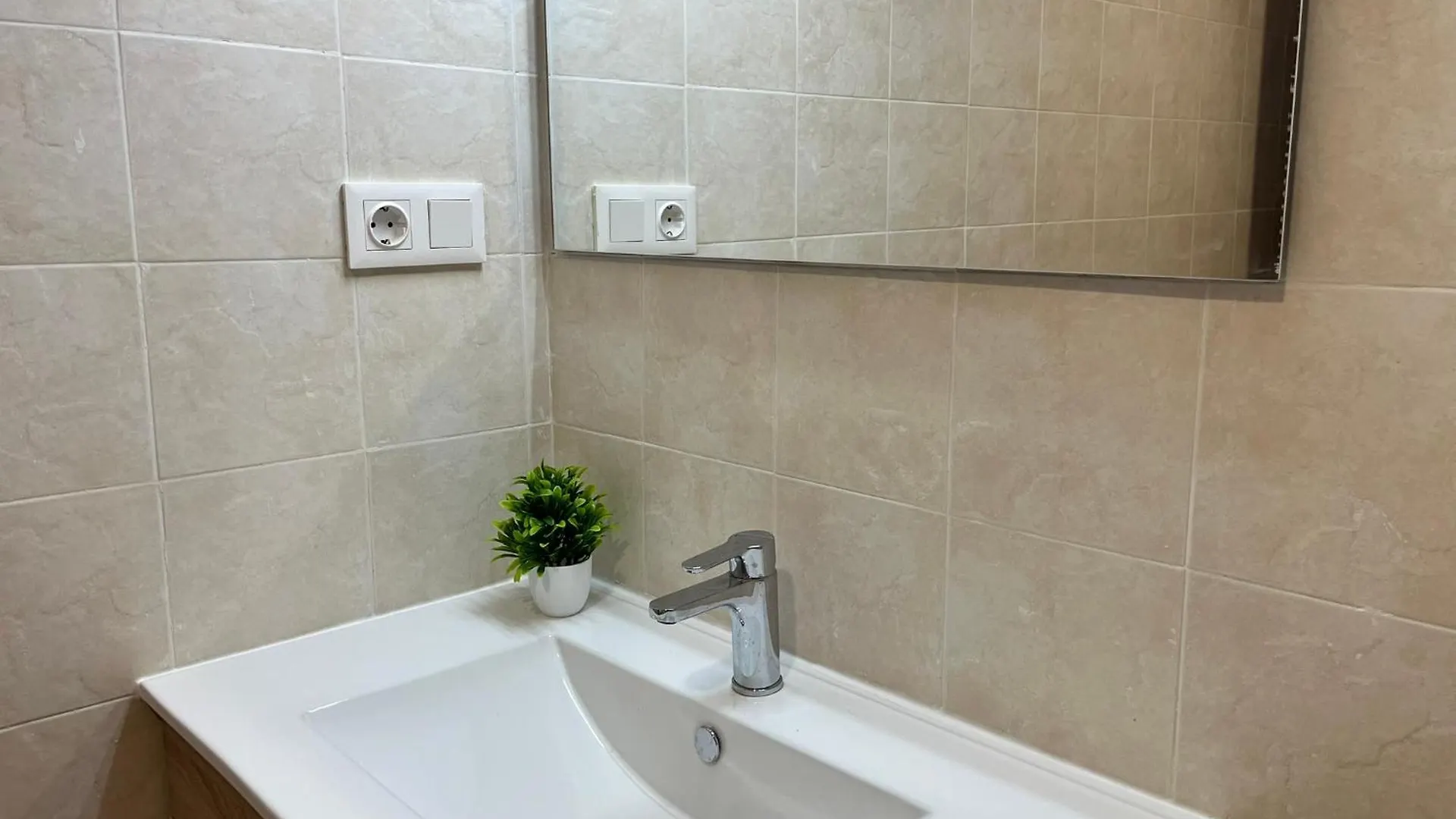 Espacioso Duplex Con Terraza Y Vistas Aguadulce  Spanje