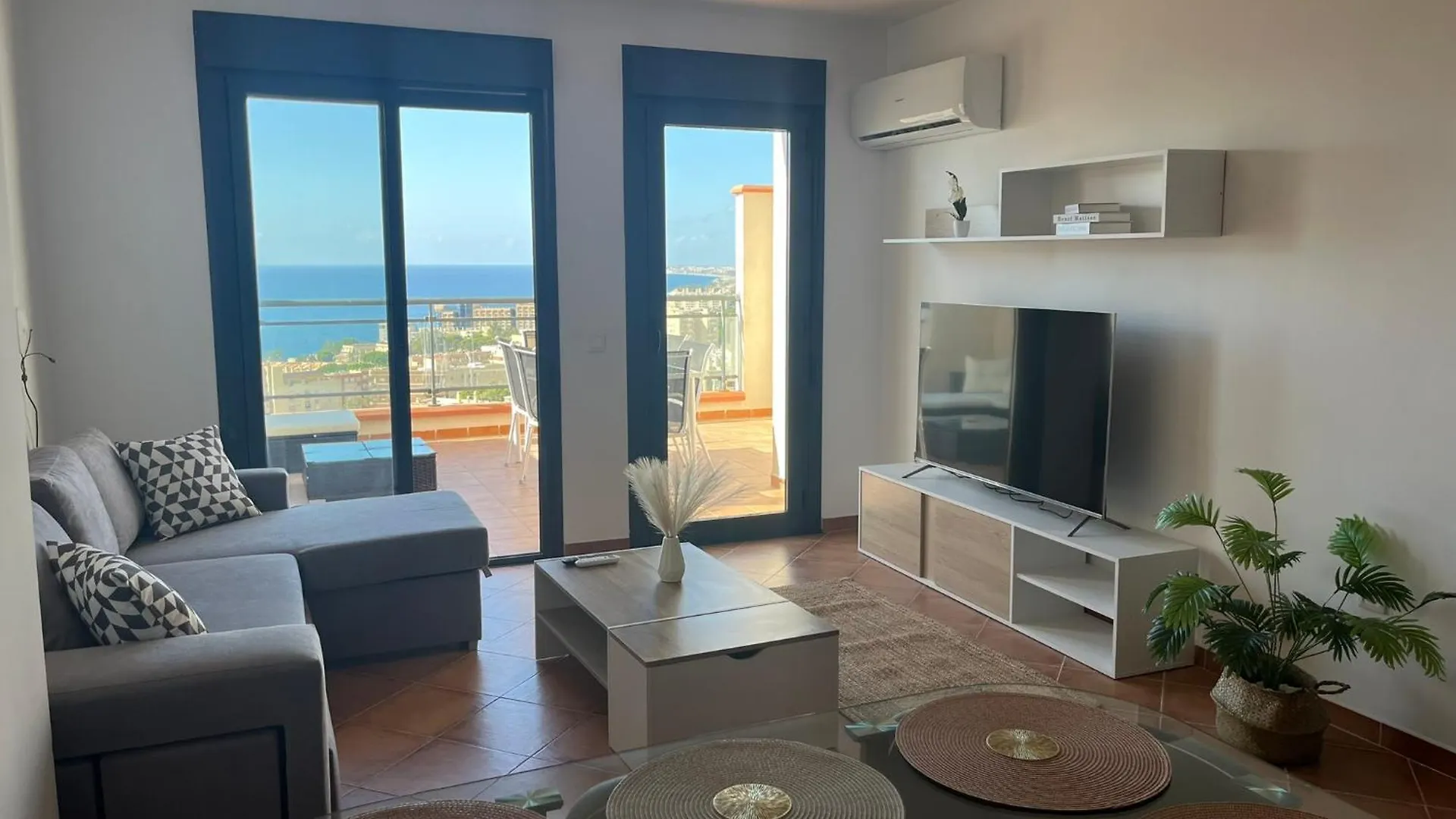 Espacioso Duplex Con Terraza Y Vistas Aguadulce  0*, Aguadulce (Almeria)